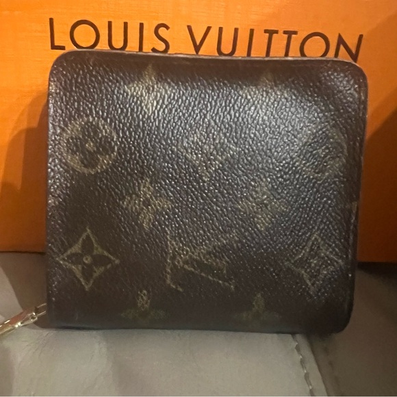🧡Authentic Vintage Louis Vuitton compact lip fold bifold. EXcellent Condition!! - Picture 11 of 11